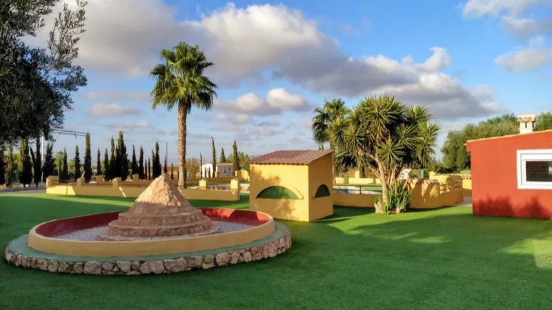 Jardines y fuente
